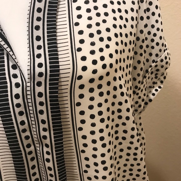 Max Studio V-neck printed top - Picture 3 of 6